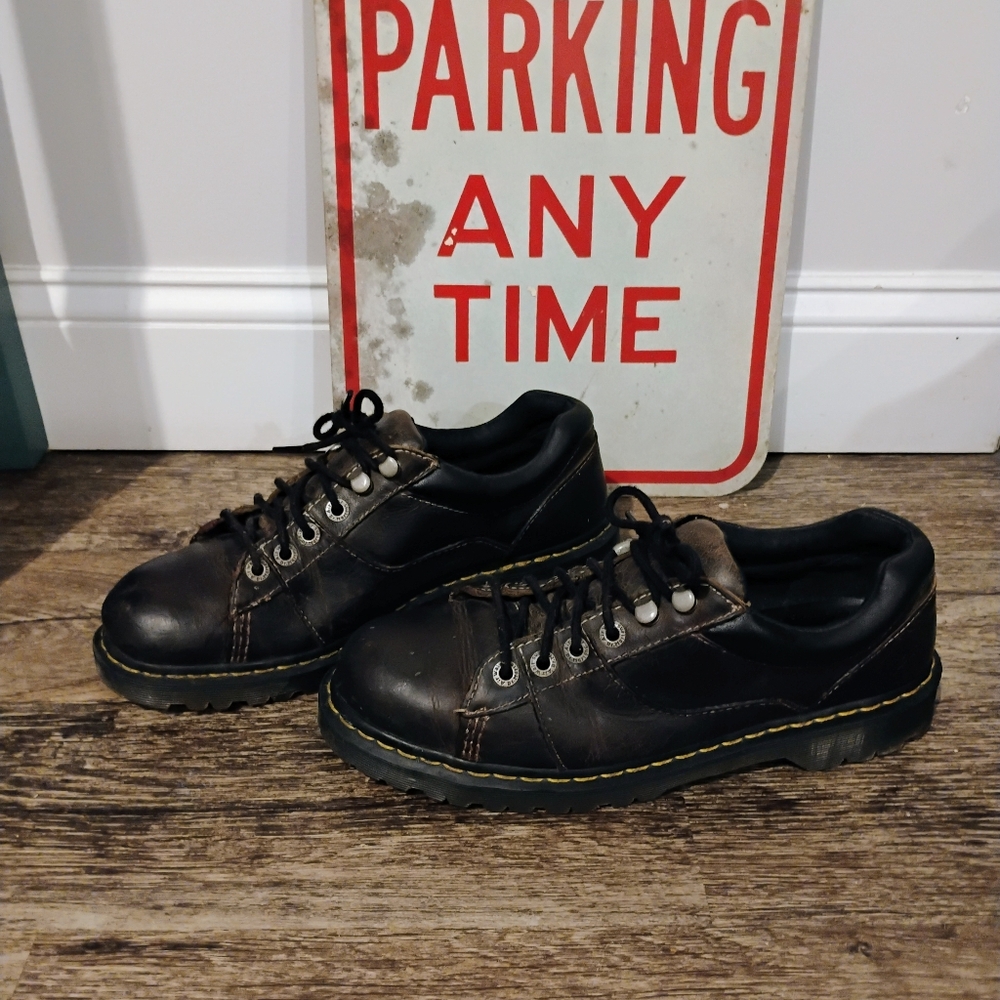 Vintage Brown Leather Lace-Up Dr Martens mens 12M original Sole